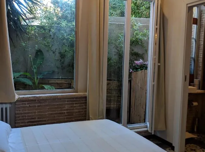 Palm Gallery Garden House Hotel