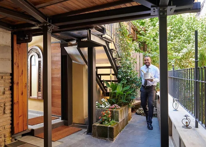 Palm Gallery Garden House Hotel 3*
