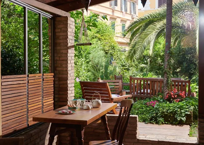 Palm Gallery Garden House Hotel