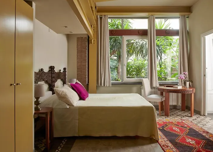 Palm Gallery Garden House Hotel
